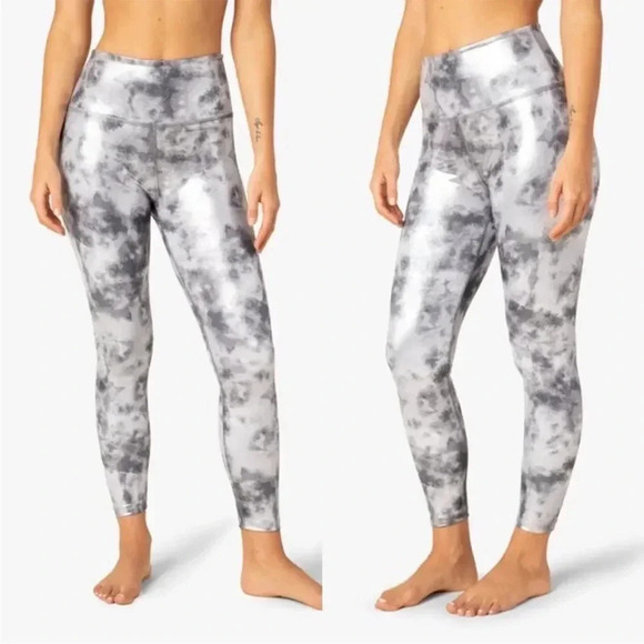 - Revolve x Beyond Yoga High Waist Shine On Midi Leggings Silver Grey Foil… - Picture 3 of 7